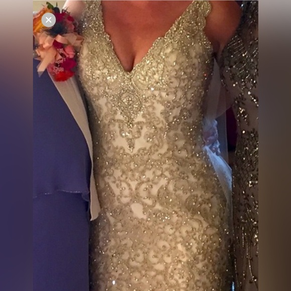 Wedding Gown Size 4 Size 6 Scallop Edge Crystal Bodice Bustled Train - Picture 1 of 7